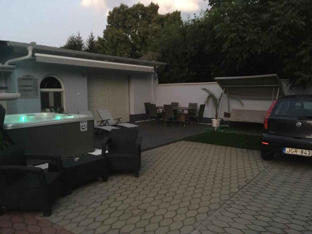 Márvány Panzió Hajduszoboszlo Exterior foto