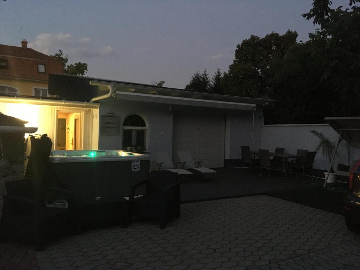 Márvány Panzió Hajduszoboszlo Exterior foto