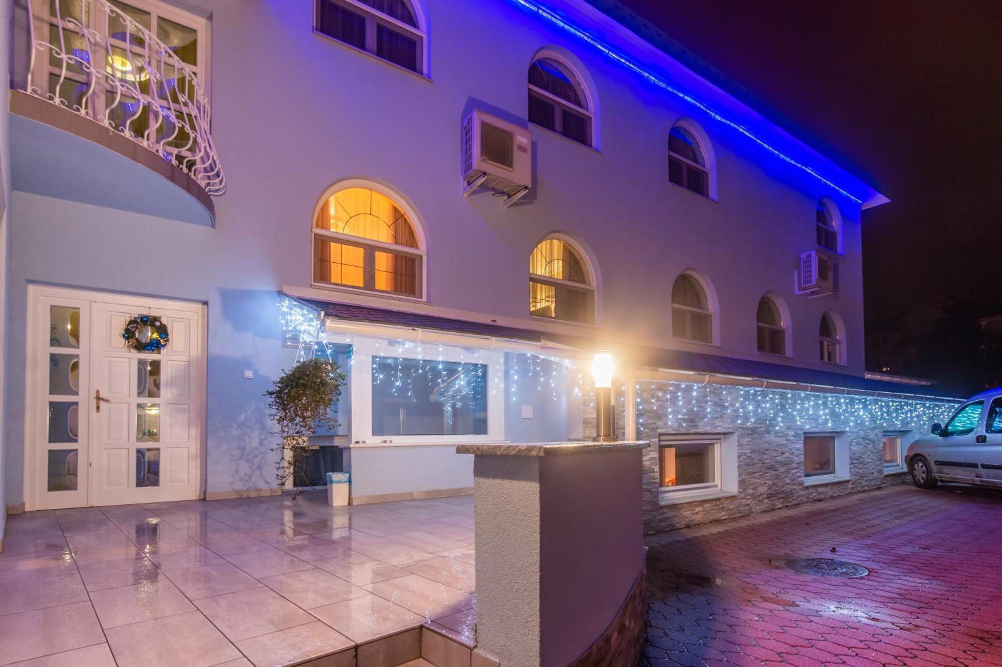 Márvány Panzió Hajduszoboszlo Exterior foto