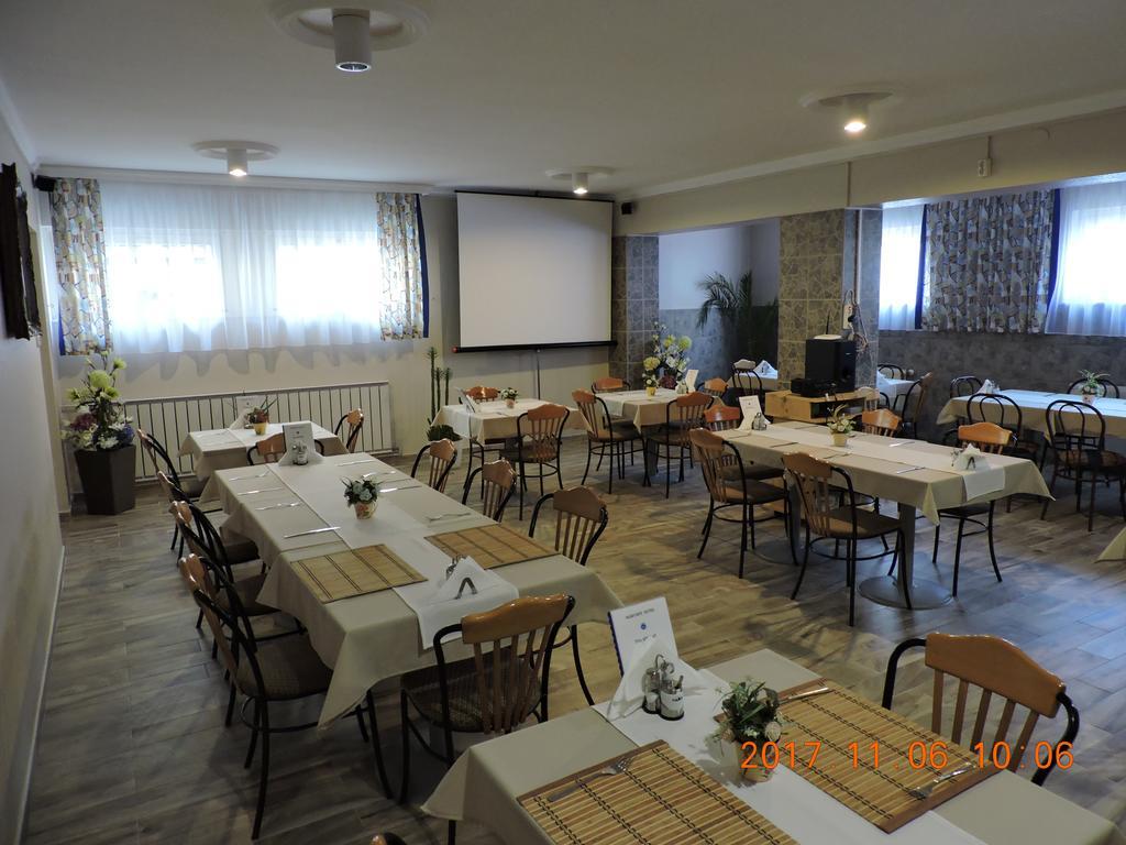 Márvány Panzió Hajduszoboszlo Exterior foto