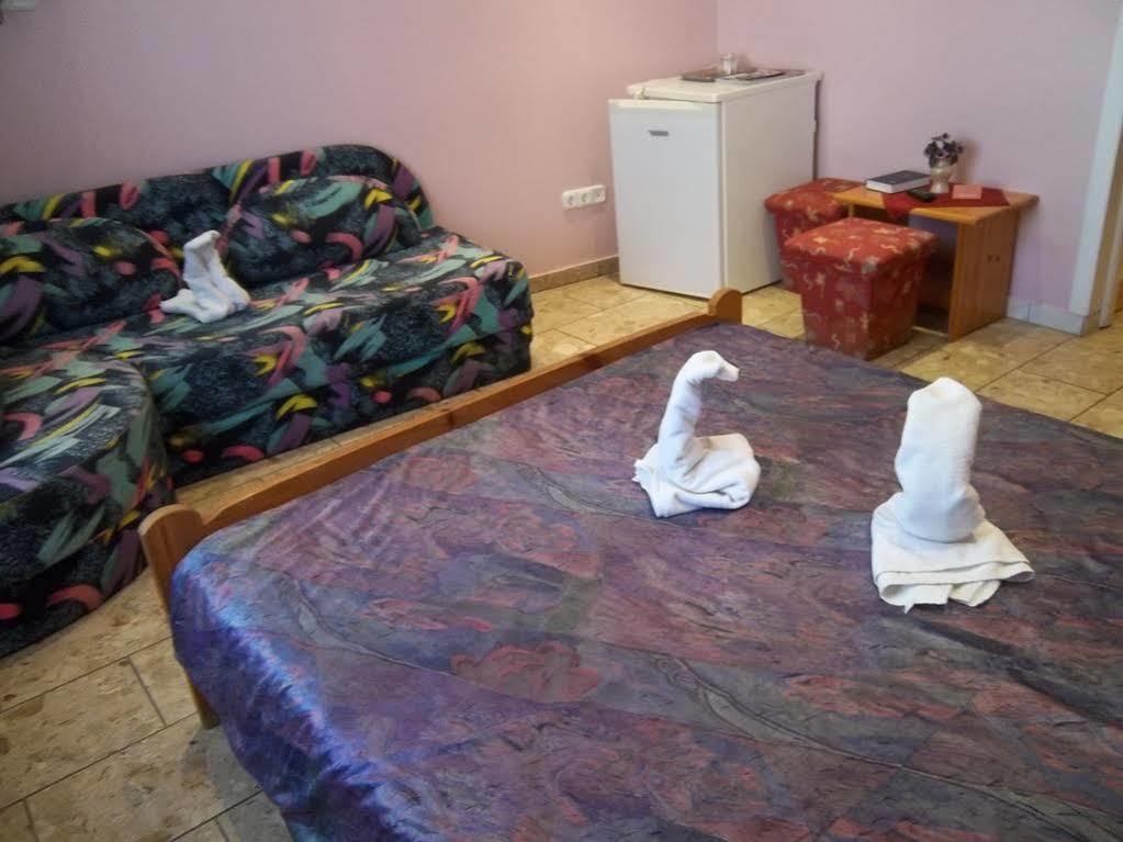 Márvány Panzió Hajduszoboszlo Exterior foto