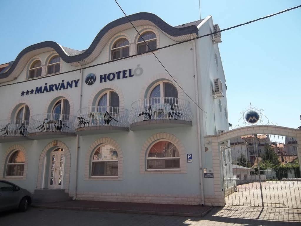 Márvány Panzió Hajduszoboszlo Exterior foto