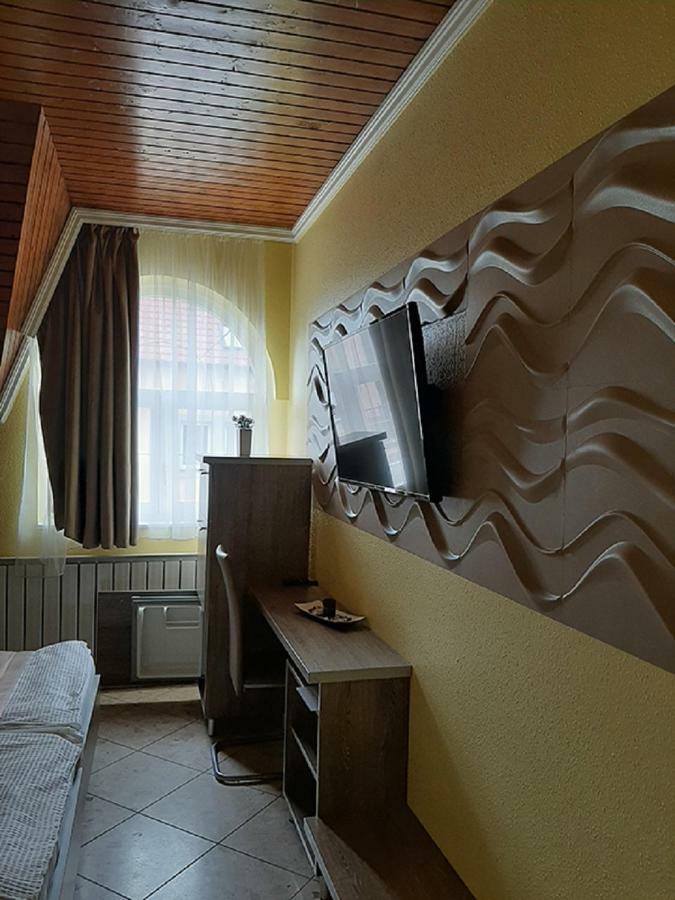 Márvány Panzió Hajduszoboszlo Exterior foto
