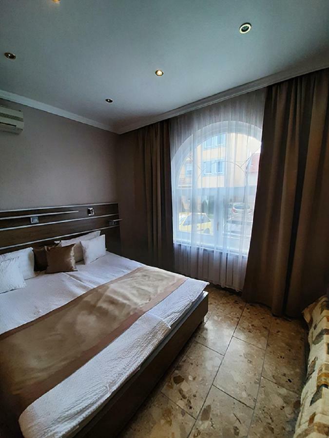 Márvány Panzió Hajduszoboszlo Exterior foto