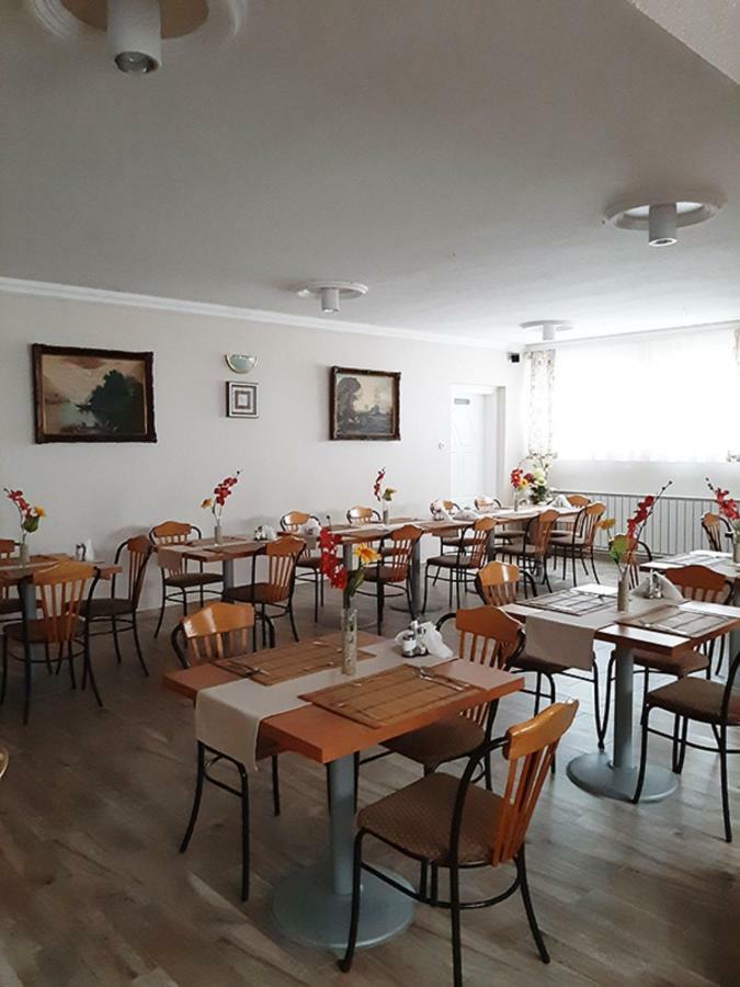 Márvány Panzió Hajduszoboszlo Exterior foto
